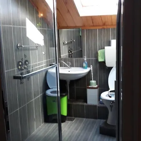 Konukevi Casa Silvia 2*