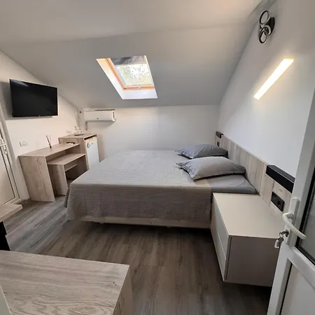 Casa Silvia 게스트하우스 2*